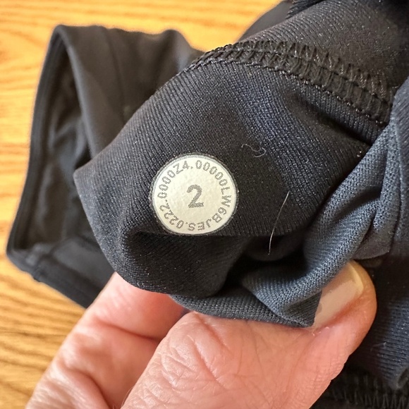 Lululemon Swift Speed High-Rise Crop 21" in Heritage 365 Camo Deep Coal (Size 2) - Picture 11 of 12